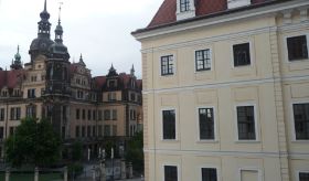 Taschenbergpalais - Blick aus unserem Zimmer auf das Residenzschloss.JPG